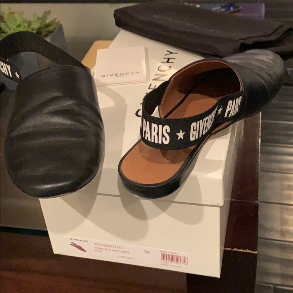 Givenchy rivington leather slippers